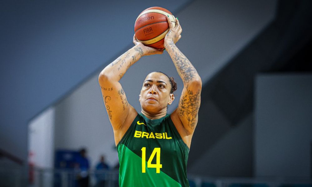 Érika arremessa em vitória da seleção brasileira de basquete feminino diante da Venezuela nos Jogos Pan-Americanos de Santiago-2023