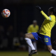 Marta tenta alcançar a bola em amistoso Brasil e Canadá