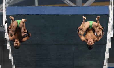 Diogo Silva e Isaac Souza fazem movimento grupado durante final dos saltos ornamentais nos Jogos Pan-Americanos Santiago-2023