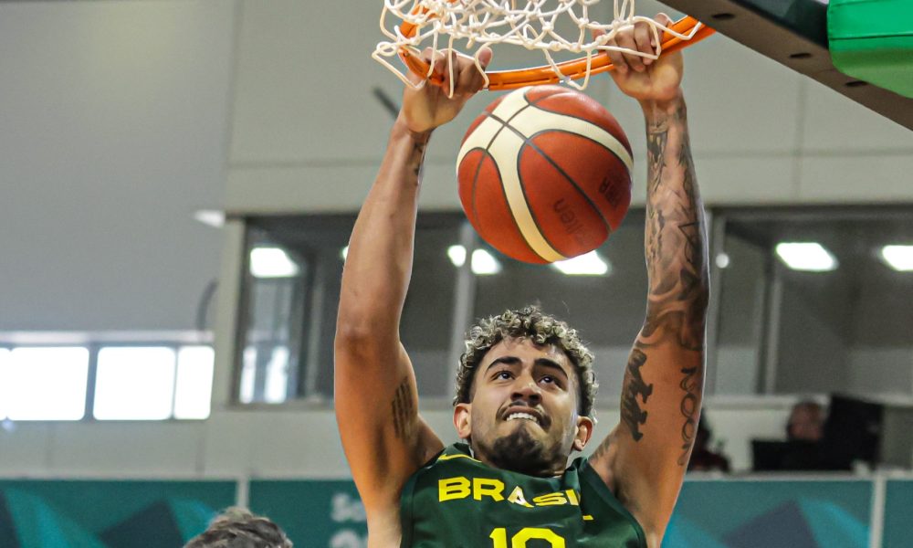 No basquete masculino, Brasil amassa o Chile e avança no Pan