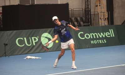 João Fonseca em ação durante treino da Copa Davis; ele jogará no tênis universitário a partir do ano que vem