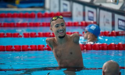 Samuel Oliveira comemora sua sétima medalha em sete provas na natação dos Jogos Parapan-americanos de Santiago-2023
