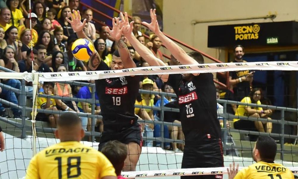 Confronto entre Sesi Bauru e Vedacit Guarulhos, válido pela Superliga Masculina (Foto: Mauro Horita)