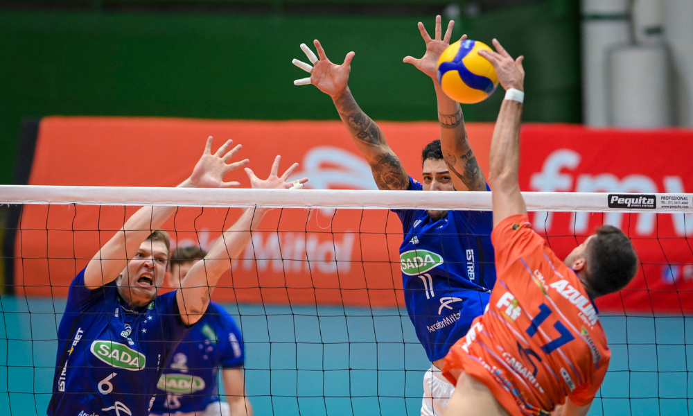 Sada Cruzeiro e Monte Carmelo durante partida da Superliga de vôlei masculino ao vivo