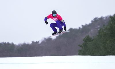 Zion Berthonico em ação no snowboard cross dos Jogos Olímpicos de Inverno da Juventude Gangwon-2024