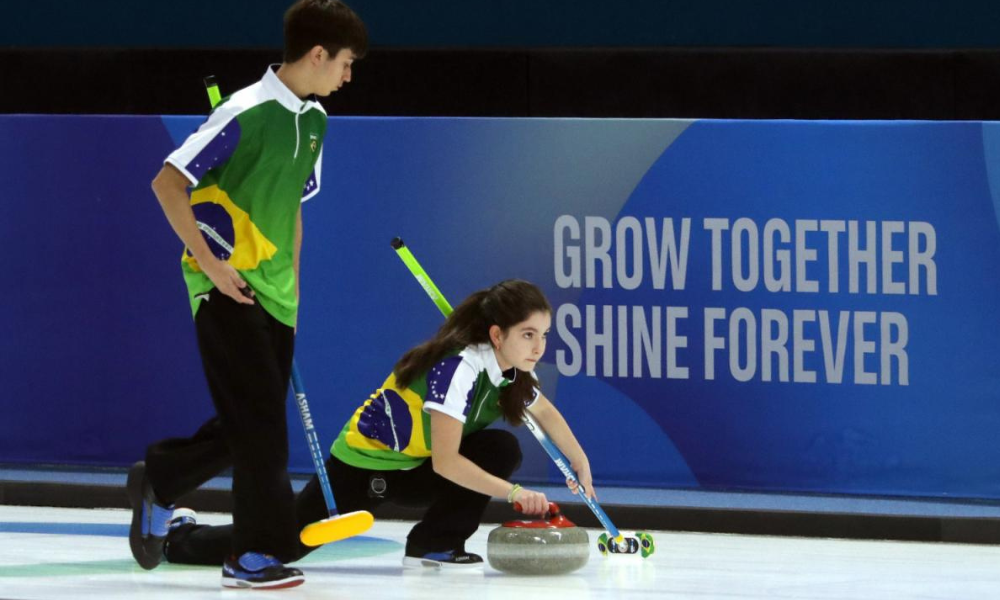 Brasil Inicia Temporada de Curling para Time Misto Juvenil Rumo