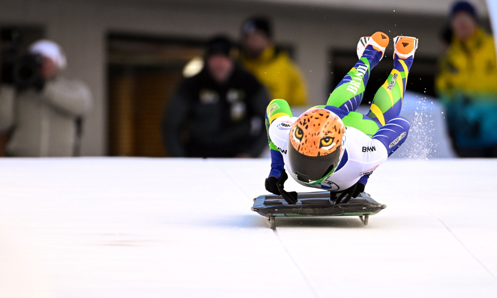 Nicole Silveira monta no trenó em prova da Copa do Mundo de skeleton