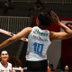 Tainara atacando na entrada de rede em jogo Praia Clube x Athletico Barbato pelo Sul-Americano de Clubes de vôlei feminino