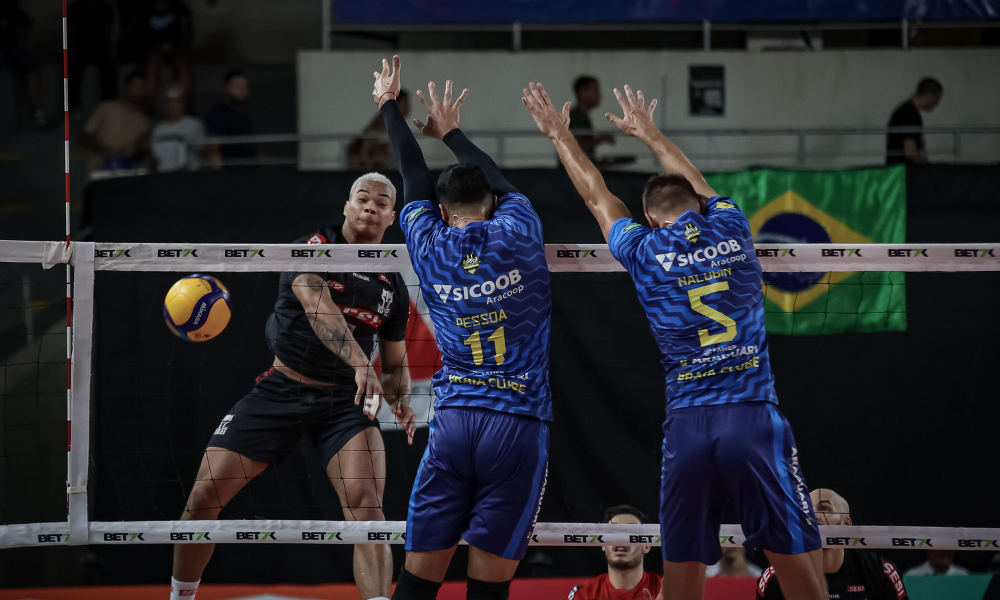 Darlan Souza em partida Sesi Bauru x Araguari pela Superliga Masculina de vôlei