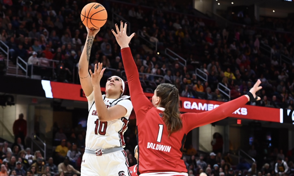 Kamilla Cardoso em partida do South Carolina na NCAA de basquete