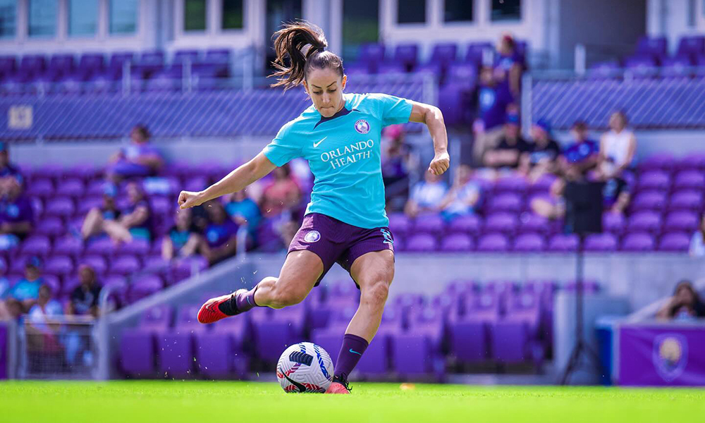 Na imagem, Luana Bertolucci durante o treinamento no Orlando Pride.