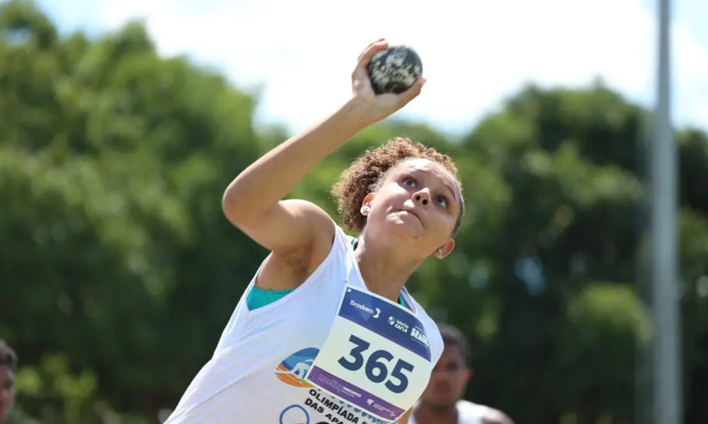 Atleta disputando um esporte paralímpico