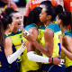 Jogadoras do Brasil, com uniforme amarelo, comemoram vitória diante da Holanda na Liga das Nações de vôlei feminino, a VNL 2024