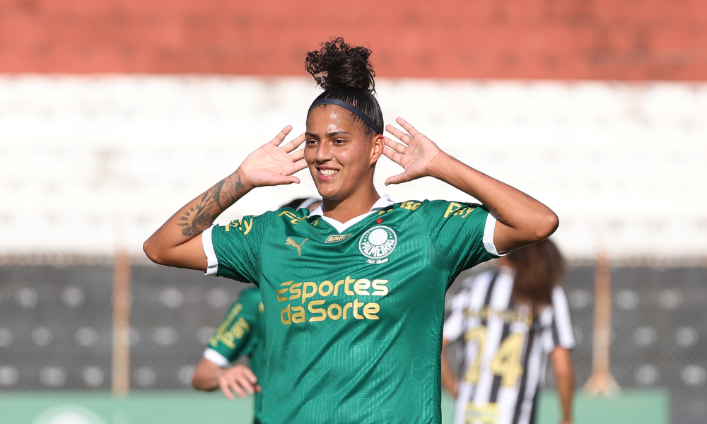 Amanda Gutierres celebrando um dos seus gols na goleada sobre o Santos pelo Brasileiro (Fabio Menotti/ Palmeiras)