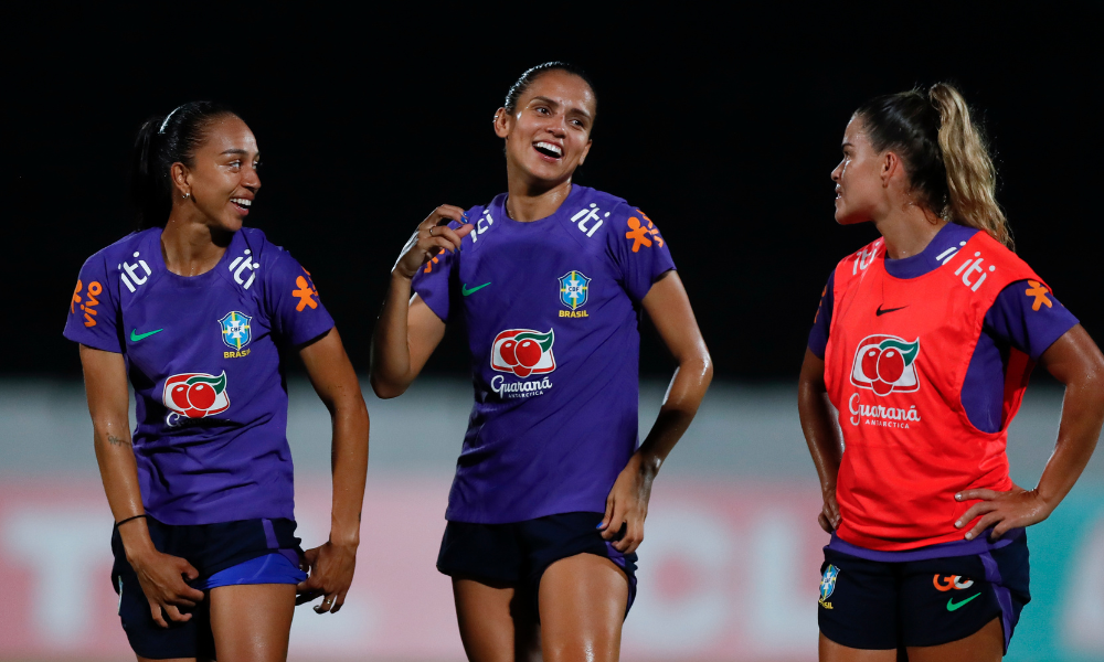 Duda Santos durante treino da Seleção Feminina