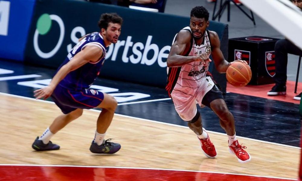 Flamengo e Fortaleza Basquete Cearense se enfrentando em duelo do NBB - ao vivo