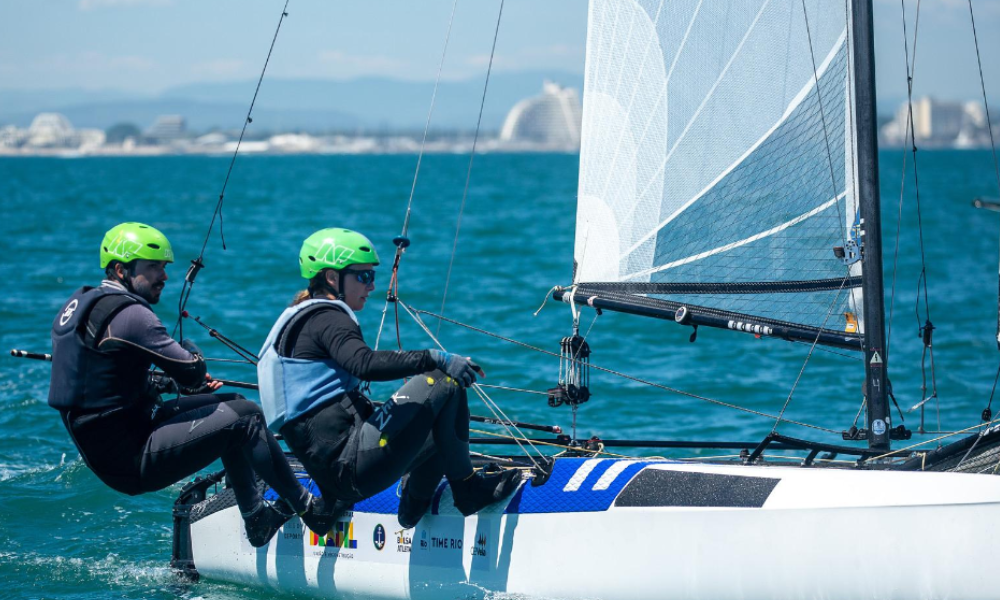 João Siemsen e Marina Arndt disputando Mundial de Nacra 17