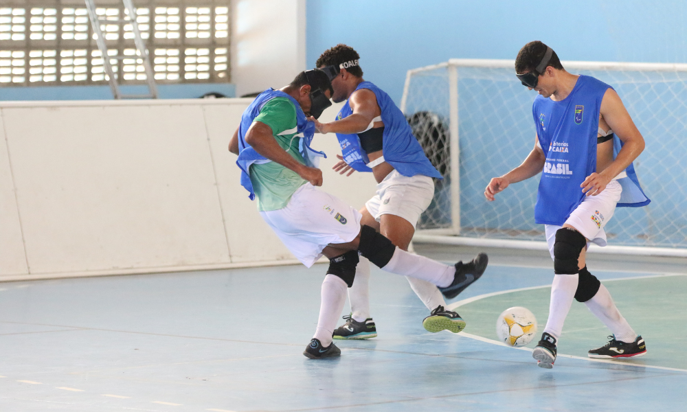 Seleção brasileira de futebol de cegos em treinamento antes do duelo Brasil e França no CT Paralímpico