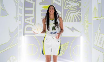 Stephanie Soares com a camisa do Dallas Wings, time da WNBA