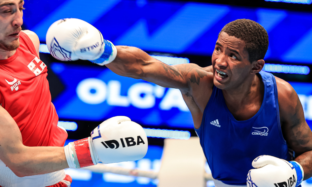 Wanderson de Oliveira, o Shuga, lutando no Pré-Olímpico Final de boxe