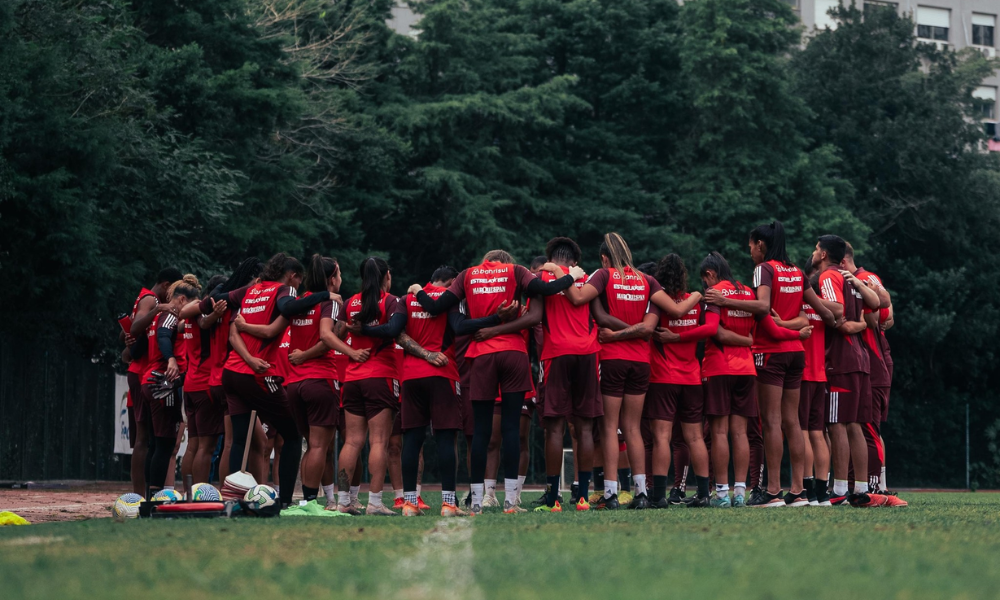 Jogadoras do Internacional em treino após adiamento de partida contra o São Paulo pelo brasileirão feminino