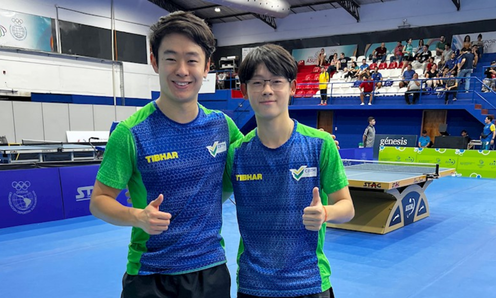 Carlos Ishida e Leonardo Iizuka no Campeonato Sul-Americano de tênis de mesa