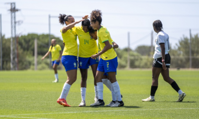 Jogadoras do Brasil Sub-20 comemorando um dos gols da goleada sobre a Áustria tabela da Copa do mundo sub-20 de futebol feminino mundial sub-20 de futebol feminino tabela