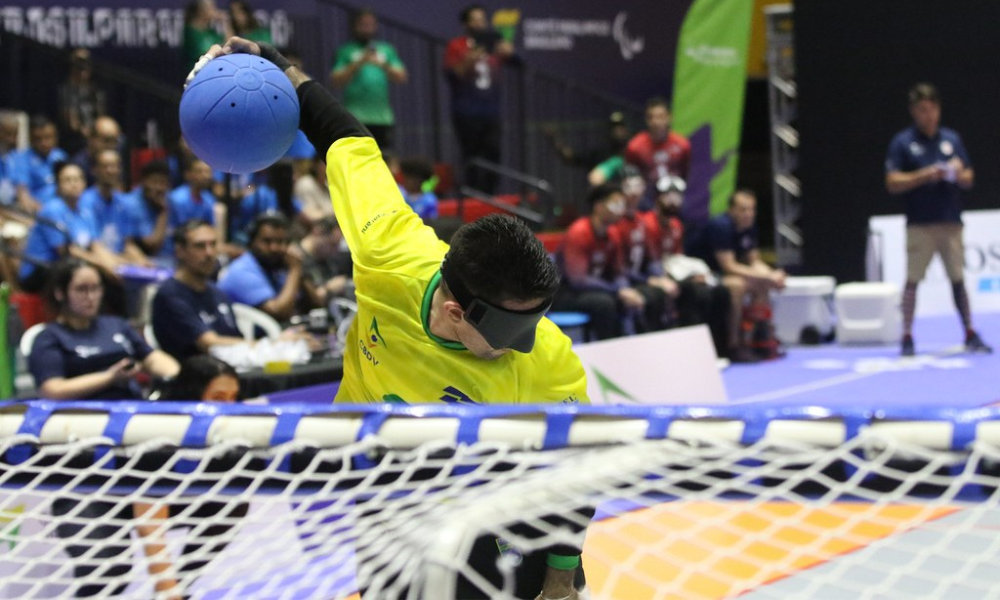 Seleção brasileira de goalball, classificada para os Jogos Paralímpicos de Paris-2024, em ação (Foto: Renan Cacioli/CBDV)