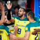 Jogadores do Brasil comemorando um ponto no duelo entre Brasil e Irã pela VNL (Foto: Volleyball World)