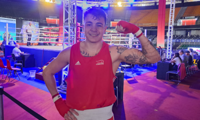 Felipe Ignacio posando após vitória nas oitavas do Brasileiro Elite de boxe (Foto: Camila Nakazato/CBBoxe)