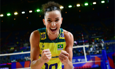 Gabi vibra para a câmera durante a VNL