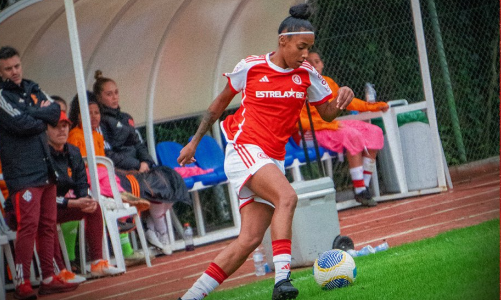 Jogadora do Internacional em partida do brasileiro sub-20 de futebol feminino. Grêmio também jogou na rodada