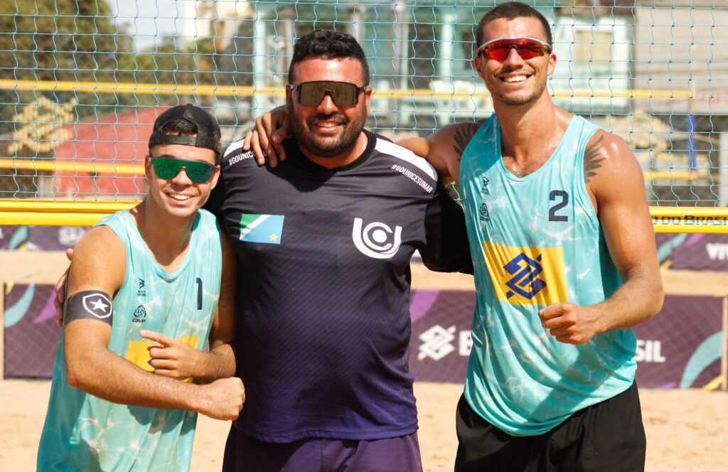 Guto e Saymon, uma das duplas vencedoras da Etapa de Cuiabá do Circuito Brasileiro de vôlei de praia