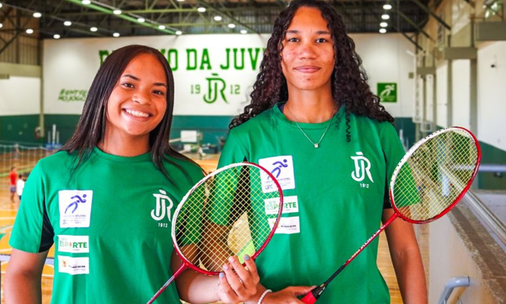 Maria Clara e Maria Julia do badminton.