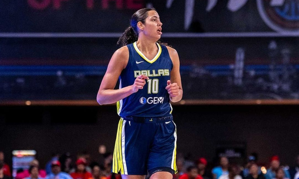 Stephanie Soares em jogo do Dallas Wings na WNBA