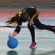 Geovana Moura lança a bola em jogo do Regional Nordeste de Goalball