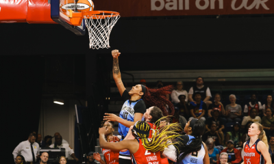 Kamilla Cardoso faz bandeja no jogo etre Chicago Sky e Washington Mystics na WNBA