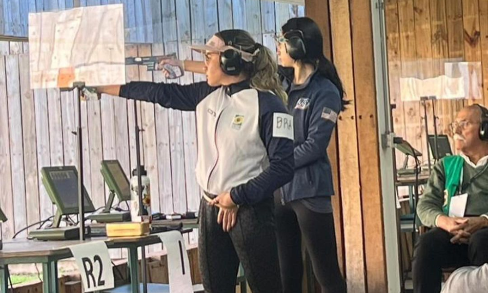 Marina Alves em ação na Copa do Mundo de tiro esportivo na pistola de 25m