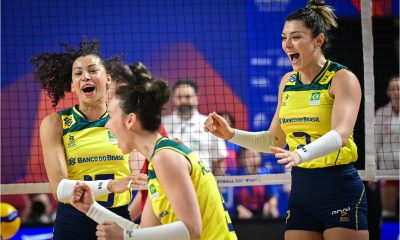 Jogadoras do Brasil comemoram vitória sobre a Polônia na Liga das Nações de vôlei feminino, a VNL 2024,