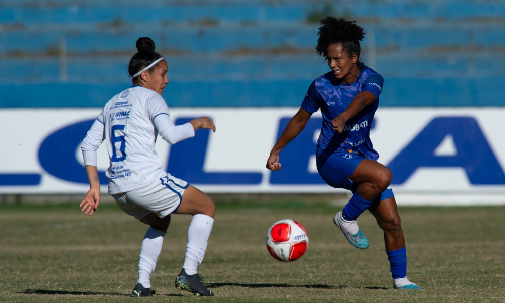 Lance do jogo entre São José e Taubaté no Paulistão Feminino