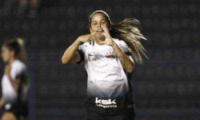 Vic Albuquerque comemora gol do Corinthians contra o Red Bull Bragantino no Brasileirão Feminino