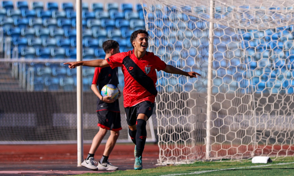 Atlético Goianiense contra o Corinthians pelo Brasileirão sub-17