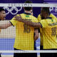 Jogadores de vôlei masculino do Brasil comemoram vitória contra a Polônia em Paris-2024