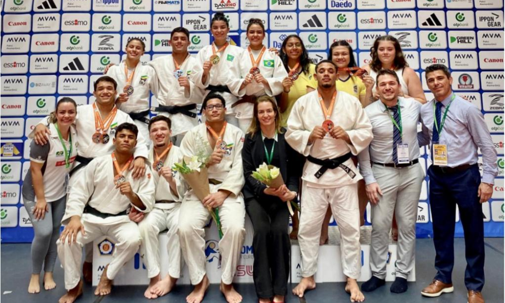 Bianca Reis junto da delegação brasileira na Copa Europeia Sub-21 de judô em Paks, na Hungria