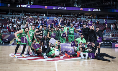 Comemoração dos jogadores brasileiros após a classificação para os Jogos Olímpicos de Paris-2024 (Foto: FIBA)