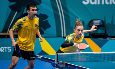 Bruna Takahashi e Vitor Ishiy em partida de duplas mistas (Rafael Bello/COB)