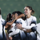 Equipe do Corinthians comemorando um dos gols na vitória pelo Paulista Feminino (Rebeca Reis/Agência Paulistão)