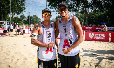 Brasileiros Arthur e Adrielson após vitória no Elite 16 de Viena de vôlei de praia (Foto: Beach Volleyball World)