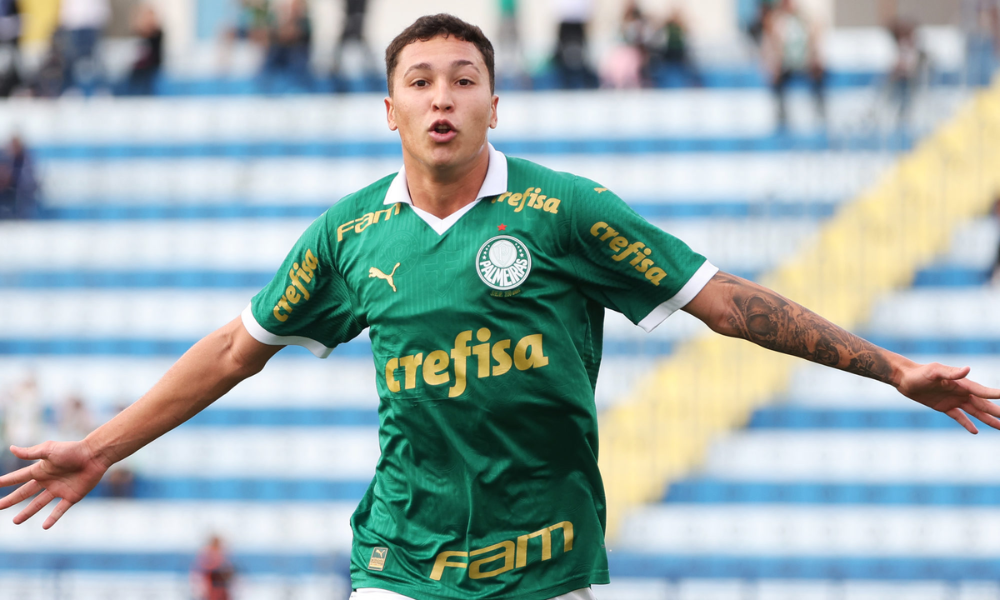 Comemoração do centroavante Thalys na vitória do Palmeiras sobre o Botafogo pelo Brasileiro Sub-20 (Foto: Fabio Menotti/Palmeiras)