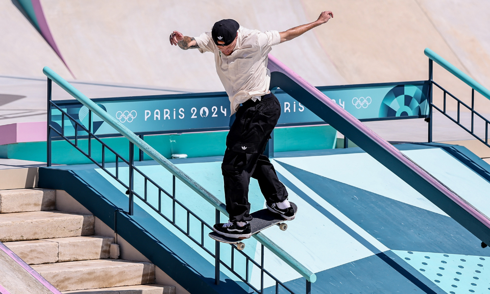 Giovanni Vianna fazendo trick no corrimão no skate dos Jogos Olímpicos de Paris-2024